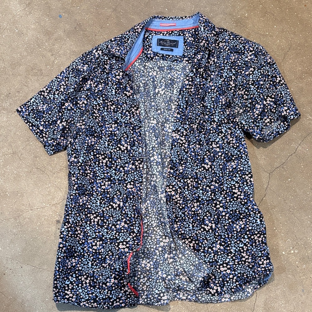 Across the pond Blue and White Patterned Casual floral Shirt